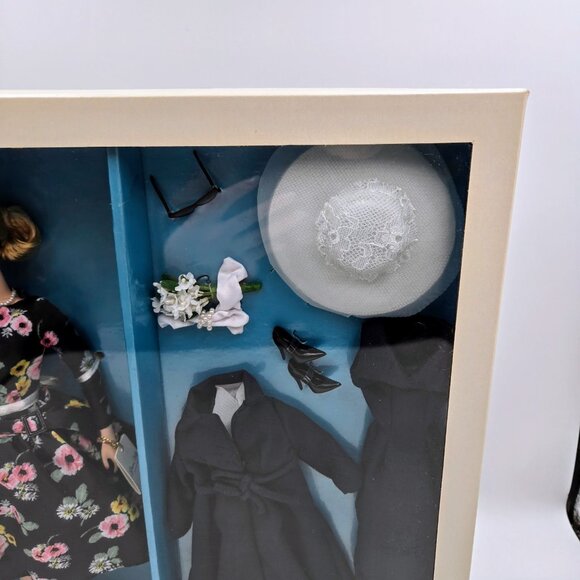 Grace Kelly The Romance Silkstone Barbie Doll Giftset By Mattel Gold Label T7944 - Picture 5 of 16